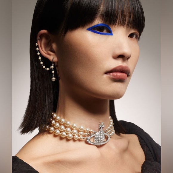 COPY - Vivienne Westwood Three Row Bas Relief Pearl Choker - Picture 6 of 15